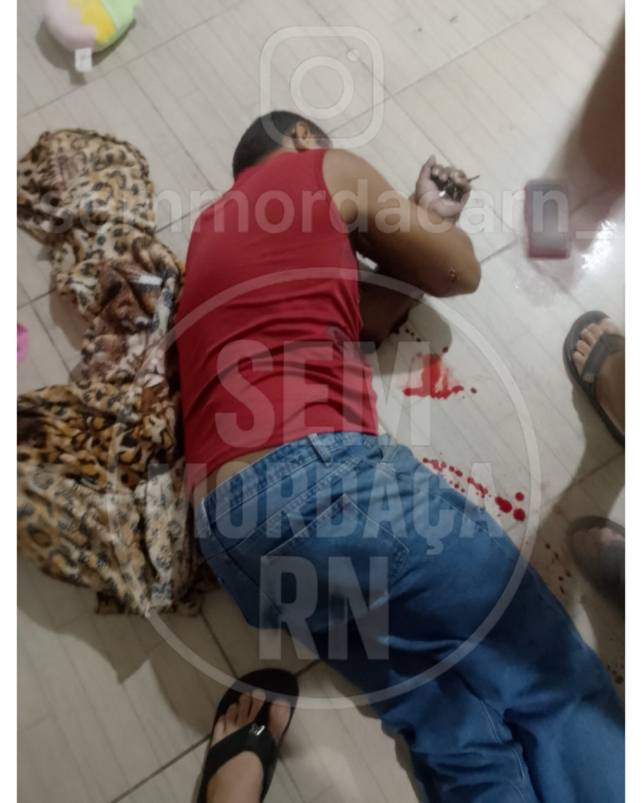 FOTOS: HOMEM É EXECUTADO AGORA NA ZONA NORTE DE NATAL 