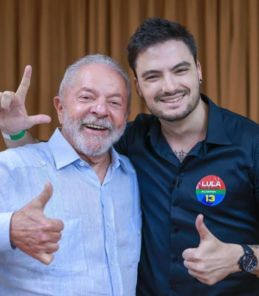 POLÊMICA INTERNACIONAL: Felipe Neto apaga tweets, viaja aos EUA e aliados de Trump sugerem CANCELAMENTO de visto após pressão de deputados brasileiros 