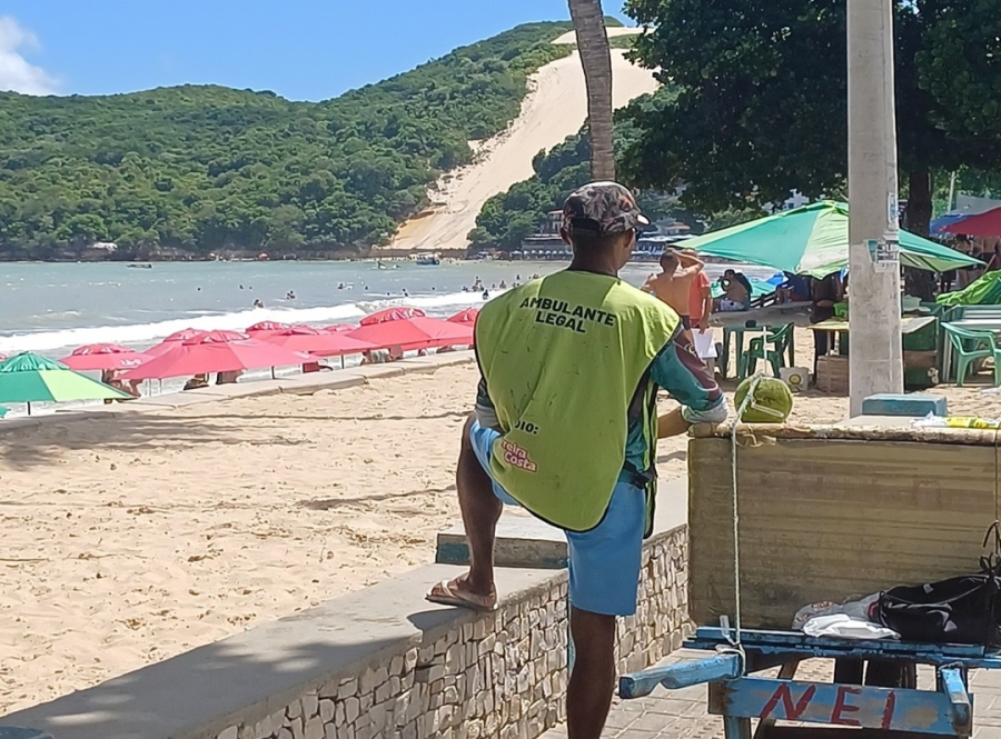 Semurb inicia atualização do cadastro de comerciantes da orla de Ponta Negra