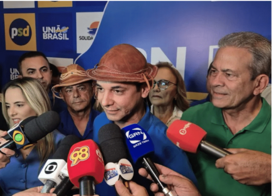 Allyson afirmou interesse em colaborar com investigação mas se recusou a dar senhas de telefones à PF , e omitiu itens apreendidos; veja imagens que Polícia Federal fez em seu apartamento