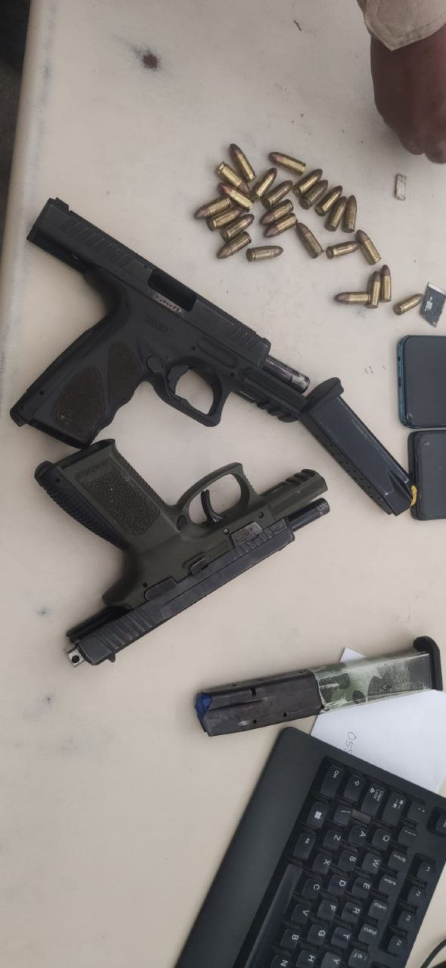 FOTOS EXCLUSIVAS: Dois suspeitos morrem após confronto com a polícia