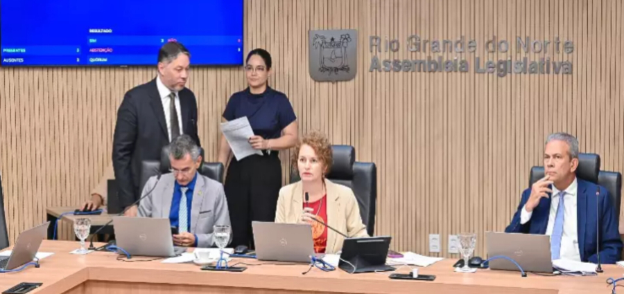 ALRN: Comissão de Educação aprova projeto sobre recarga de veículos elétricos em condomínios